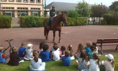 ECOLE : sensibilisation de nos enfants à notre environnement avec Ludivine et son cheval «Apostrophe»