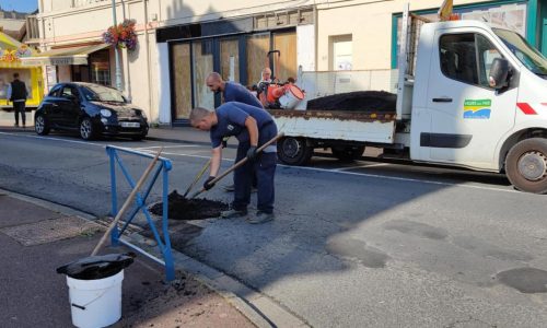 LA MAIRIE A VOTRE SERVICE : interventions de notre service voirie dans plusieurs rues de Villers