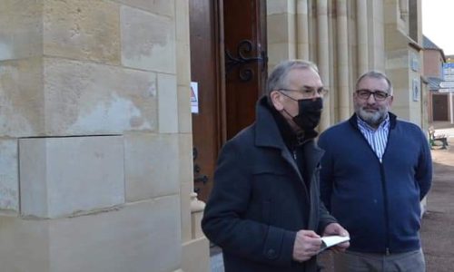 EGLISE : pause de la dernière pierre de la première phase des travaux de notre église. Lire aussi le message de notre Maire