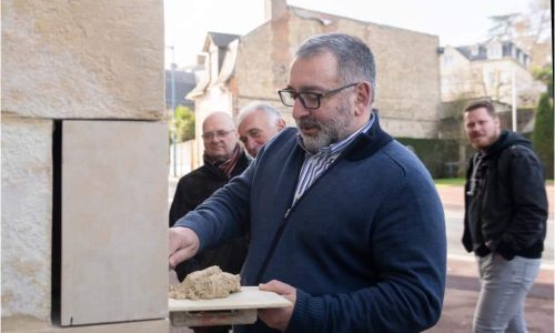 ÉGLISE : notre Maire a mis la main à la pâte hier