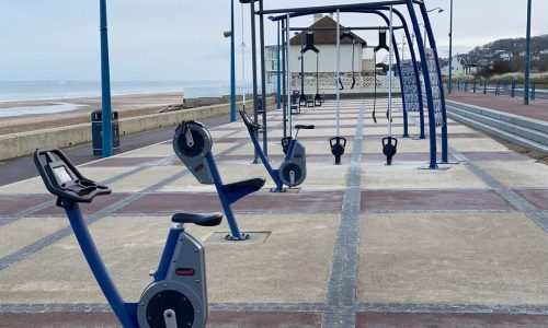 SPORT-SANTÉ : l’installation des équipements sportifs en bord de plage progresse