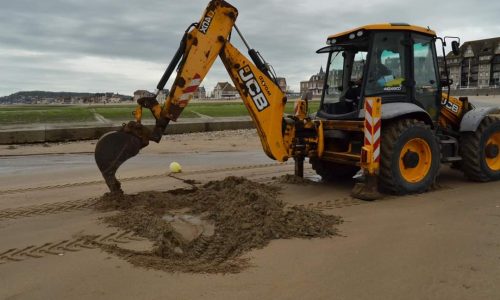 PLAGE : nos services continuent à installer les bouées