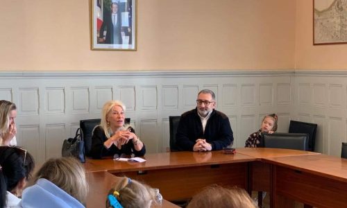 UKRAINE : réception de nos amis ukrainiens hébergés à Villers par Mme la Ministre Nicole AMELINE et notre Maire