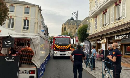 FÊTE DE LA COQUILLE : test de sécurité hier matin . Un camion de pompier peut-il circuler entre les stands ?